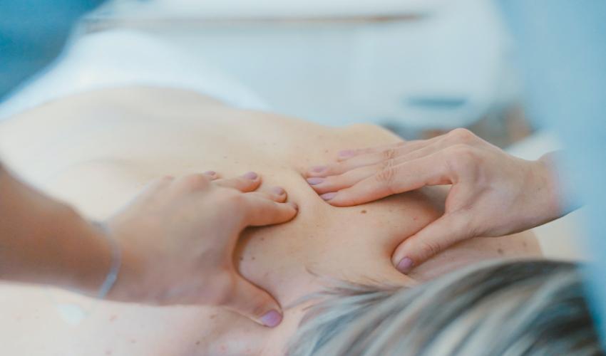 El masaje oncológico: combate el cansancio, la fatiga, el dolor, la ansiedad, las náuseas y la sequedad de la piel a través de un tacto compasivo