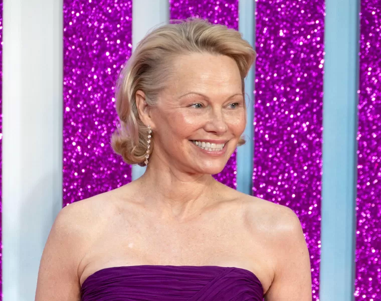 corte Pamela Anderson