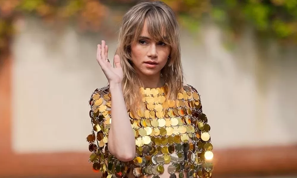 corte Suki Waterhouse