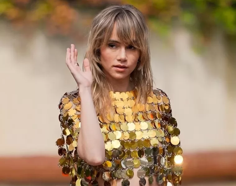 corte Suki Waterhouse